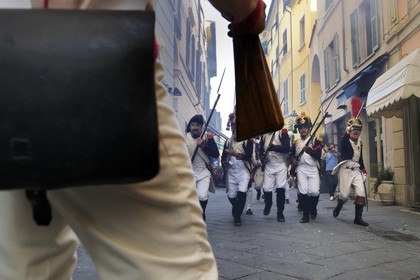 Italy, Liguria, Sarzana, Napoleon Festival, street battles between french soldiers of the Grand Armée and austrian soldiers in the main street Via Mazzini in the old town