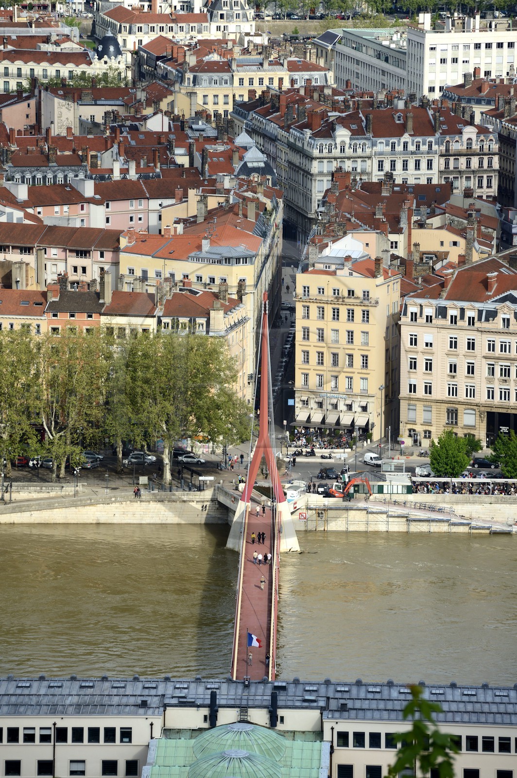 France, Rhone, Lyon, historical site listed as World Heritage by UNESCO, the courthouse footbridge on the Saone river and the district of La Presqu'Ile in the background