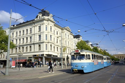 Suède, Västra Götaland, Göteborg (Gothenburg), tramways sur la rue principale Kungsportsavenyen