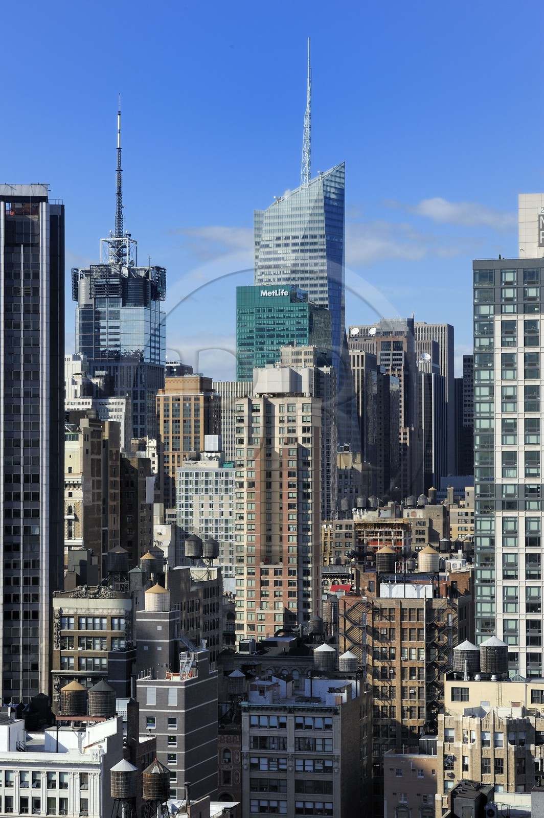 Etats-Unis, New York, Manhattan, Midtown, dans l'axe le Met Life Building et la Bank of Amerika Building