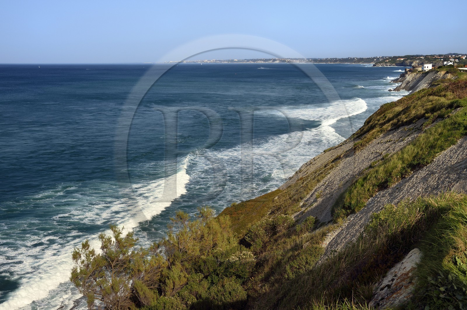 France, Pyrénées-Atlantiques (64), Pays-Basque, la Corniche Basque, Urrugne, la côte Atlantique vers Socoa, falaises de flysch France, Pyrenees Atlantiques, Basque Country coast, the Basque Corniche, Urrugne, the Atlantic coast towards Socoa, flysch cliffs