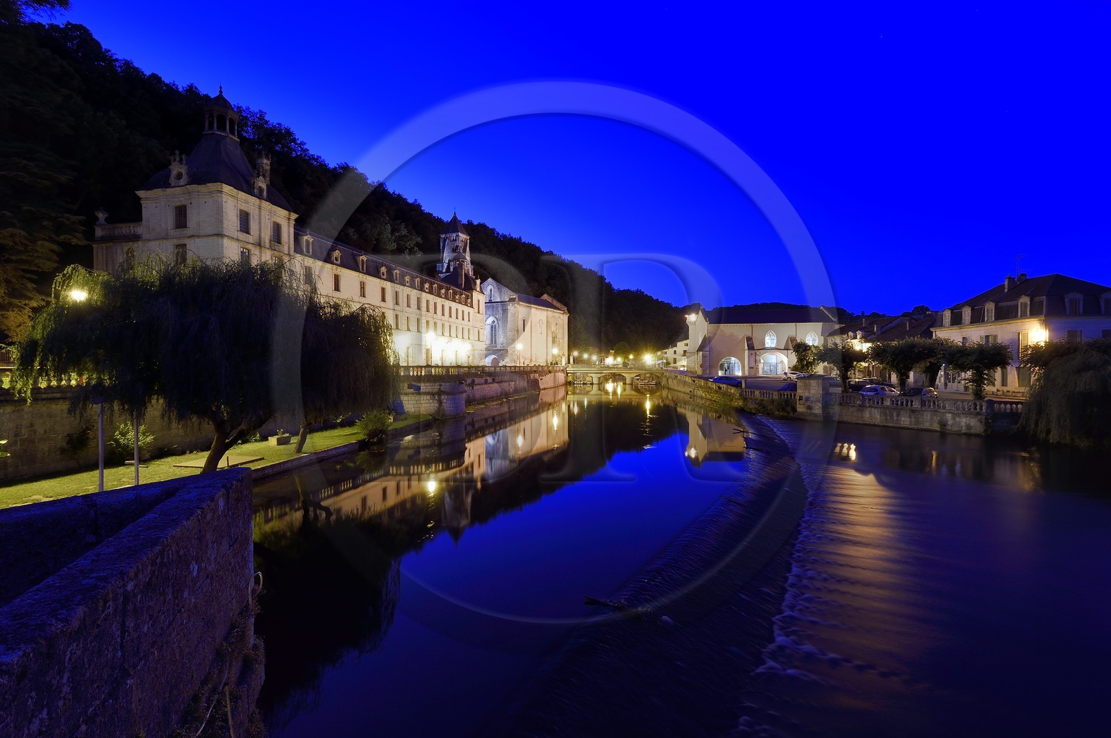 France, Dordogne (24), Brantôme, la Dronne et l'abbaye bénédictine Saint-Pierre de Brantôme