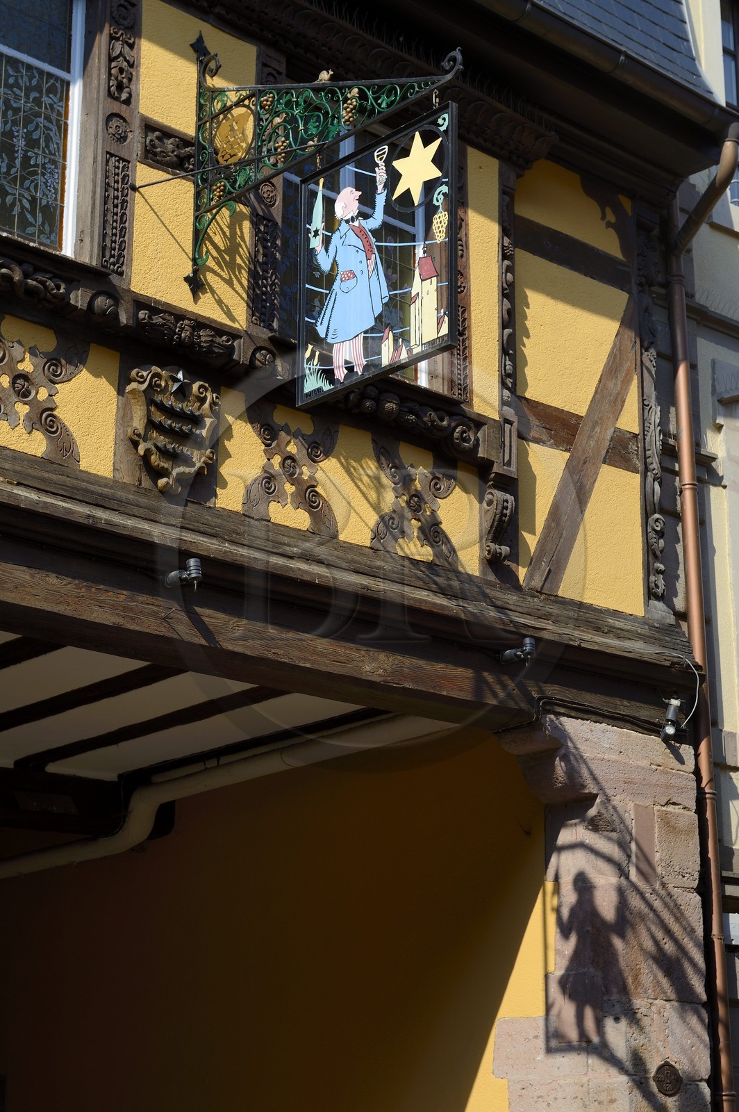 France, Haut Rhin, Riquewihr, labelled Les Plus Beaux Villages de France (The Most Beautiful Villages of France), the main street (rue du Général de Gaulle), former Star Inn (Auberge à l'Etoile) sign