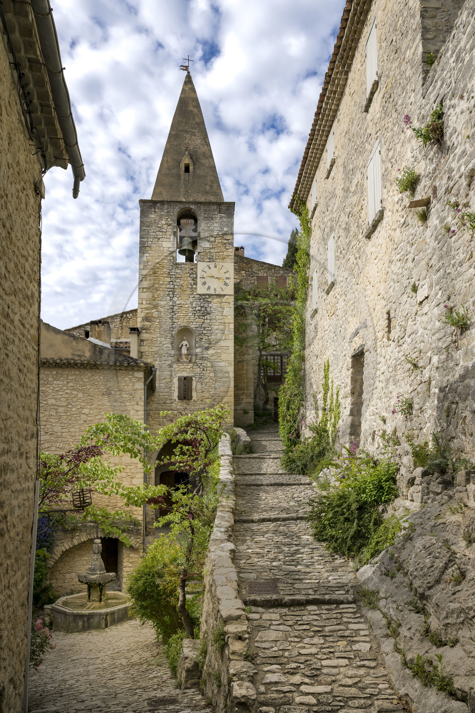 France, Vaucluse, Dentelles de Montmirail mountains, Crestet, Saint Sauveur et Saint Sixte church