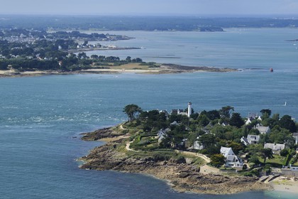 France, Morbihan (56), violents courants marins à l'entrée du Golfe du Morbihan entre Port-Navalo à Arzon sur la Presqu'île de Rhuys et la Pointe de Kerpenhir en arrière plan (vue aérienne)