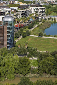 France, Hérault (34), Montpellier,  quartier de Port Marianne, immeubles d'habitation autour du  Bassin Jacques Coeur