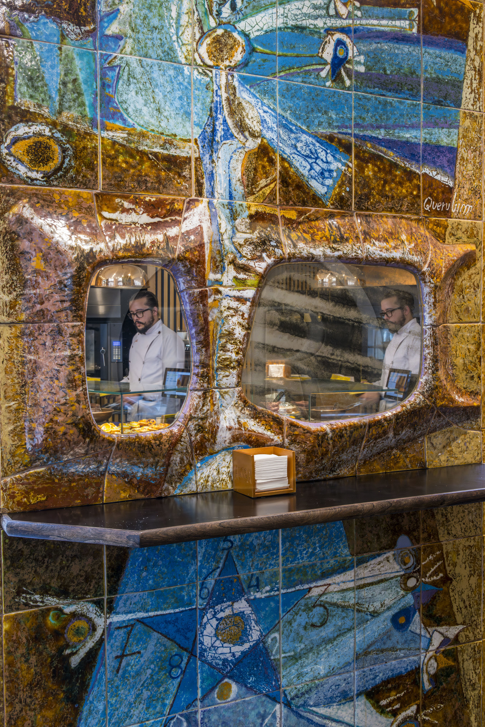 Portugal, Lisbon, Bairro Alto, Alcôa patisserie in a shop whose walls are covered with azulejos by the ceramicist Querubim Lapa