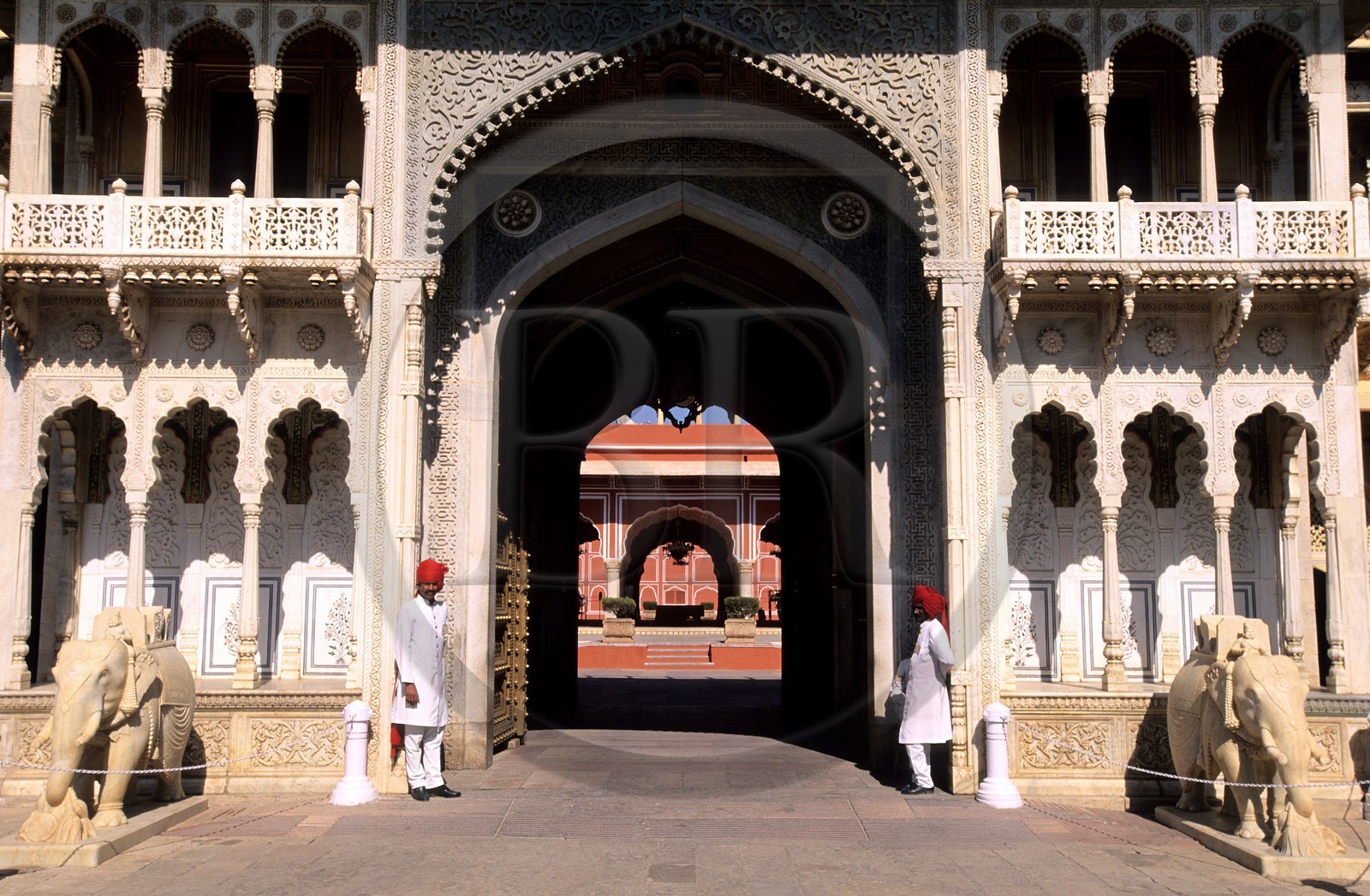 Inde, état du Rajasthan, Jaipur, le City Palace, Sarhad Ki Deori, porte de marbre du Diwan