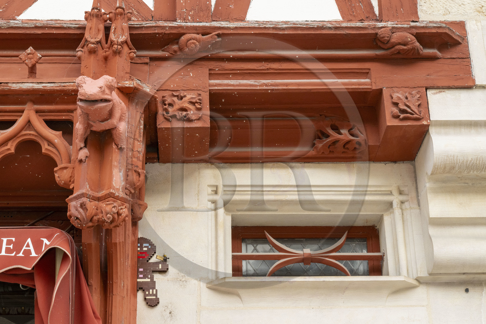 France, Cote d'Or, Dijon, area listed as World Heritage by UNESCO, le bonhomme en pain d'épice en légo par le street artiste M’Brick alias Aymeric Gillet sur la boutique Pain d'épices Mulot et Petitjean place Bossuet