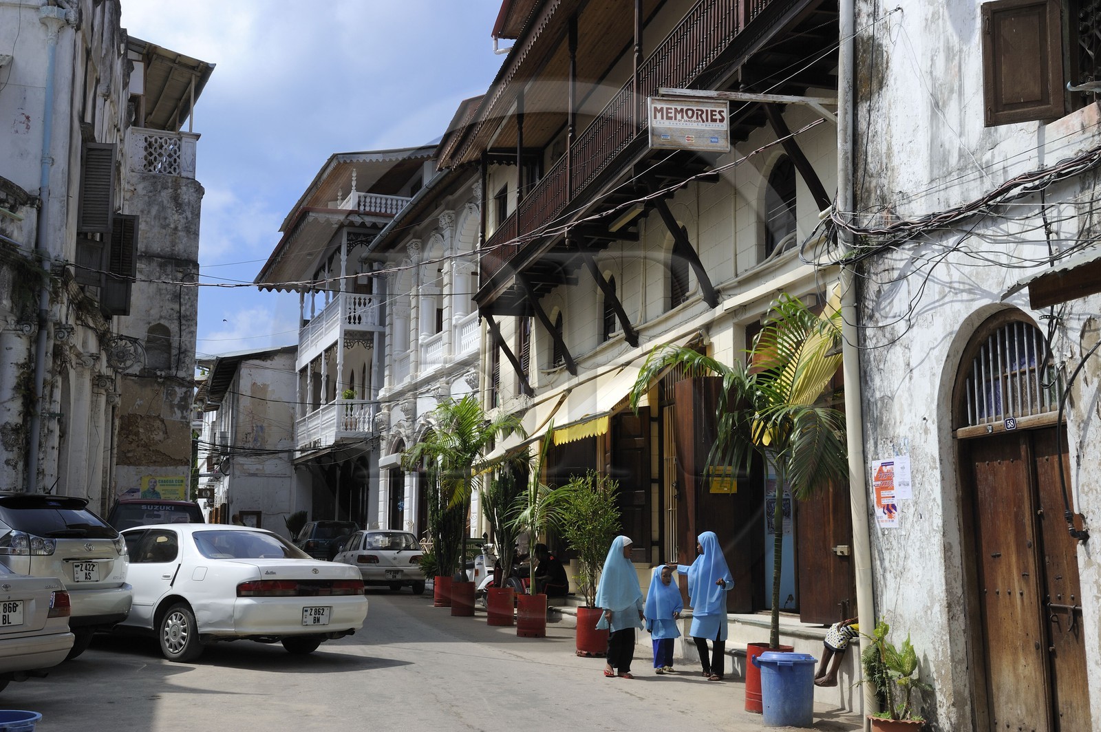 Tanzanie, archipel de Zanzibar, île de Unguja (Zanzibar), ville de Zanzibar, quartier Stone Town, classé Patrimoine Mondial de l' UNESCO, la rue principale Shangani street