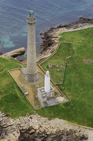 France, Finistère (29), Plouguerneau, l'île Vierge dans l'archipel de Lilia, le phare de l'île Vierge est le plus haut phare d'Europe d'une hauteur de 82,5 mètres (vue aérienne)