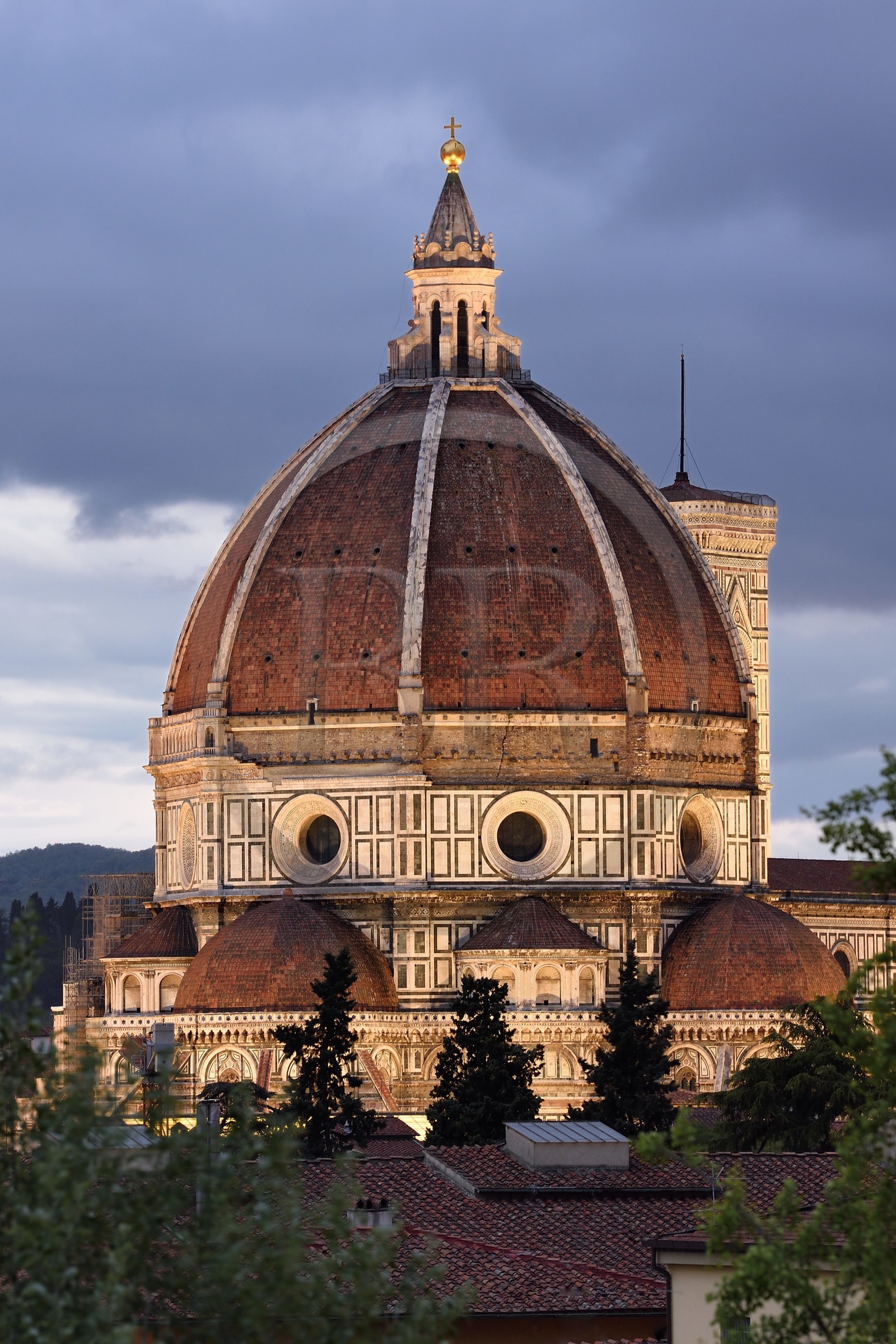 Italie, Toscane, Florence, centre historique classé Patrimoine Mondial de l'UNESCO, le Duomo Santa Maria del Fiore au crépuscule