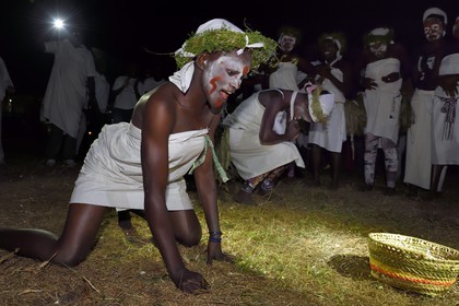 Gabon, province de Ogooué- Maritime, Omboué, région du Loango, danses traditionnelles Nkomi (Myènè)