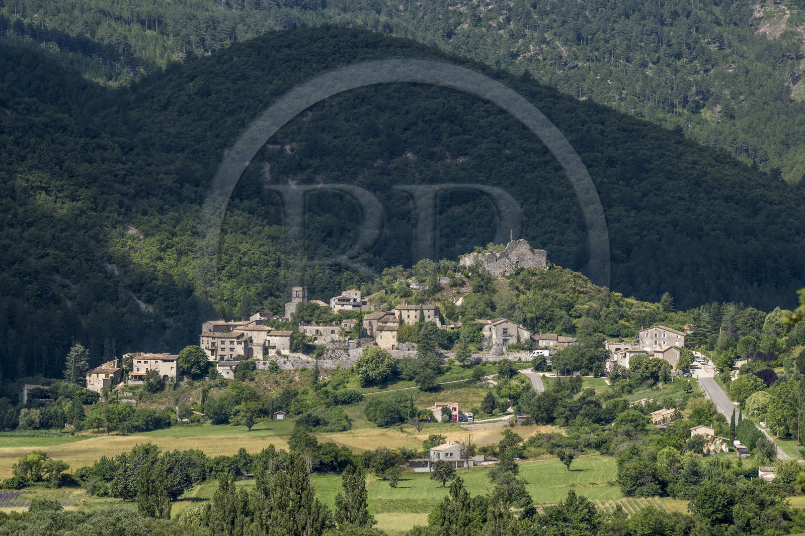 France, Drôme (26), parc naturel régional des Baronnies provençales, Montbrun-les-Bains, labellisé Les Plus Beaux Villages de France, le village de Reilhanette