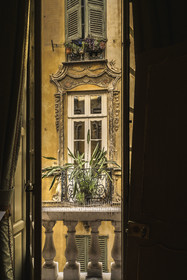 France, Alpes-Maritimes (06), Nice, quartier du Vieux Nice, immeuble faisant face au Palais Lascaris dans la rue Droite et dont la facade a été refaite par les Lascaris pour avoir une belle vue