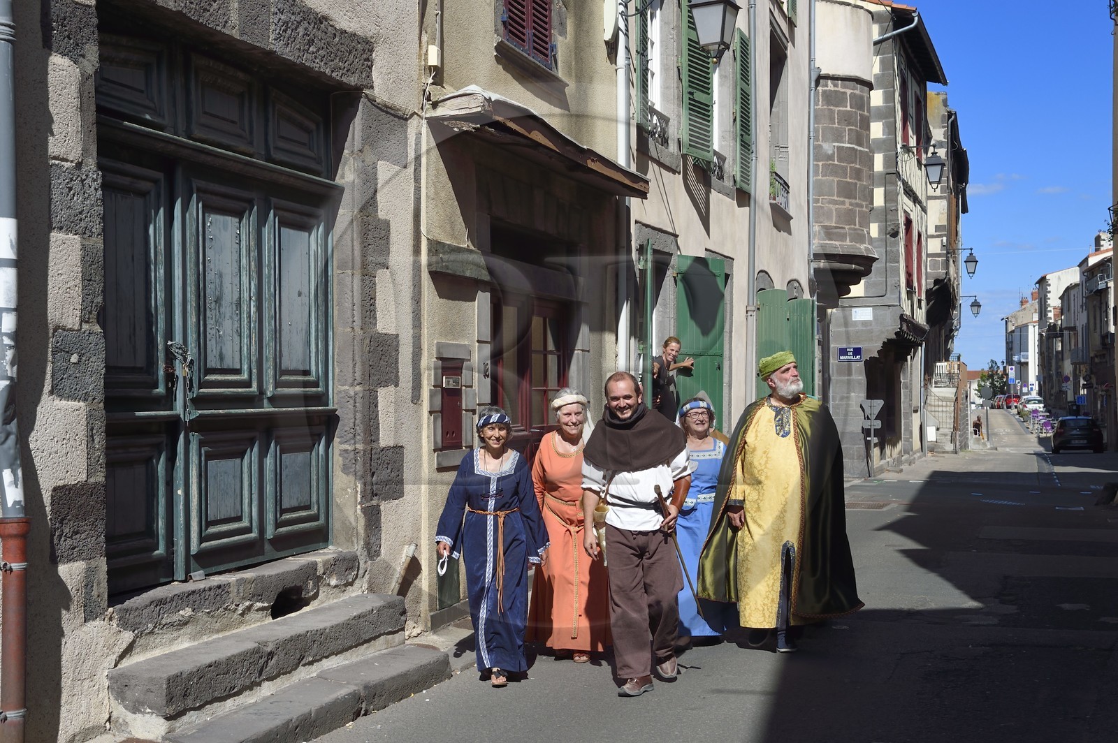 France, Puy-de-Dôme (63), Clermont-Ferrand, quartier de Montferrand, rue de la Rodade, membres de l'association Il était une fois Montferrand en costumes médiévaux