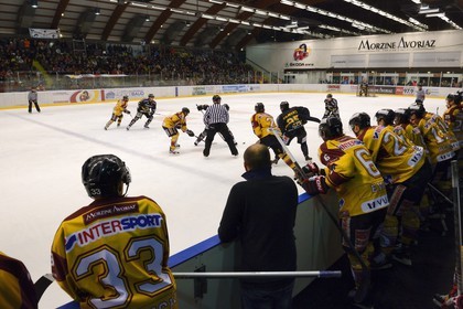 France, Haute-Savoie (74), Morzine, match de hockey sur glace du Hockey Club Morzine-Avoriaz appelé les Pingouins