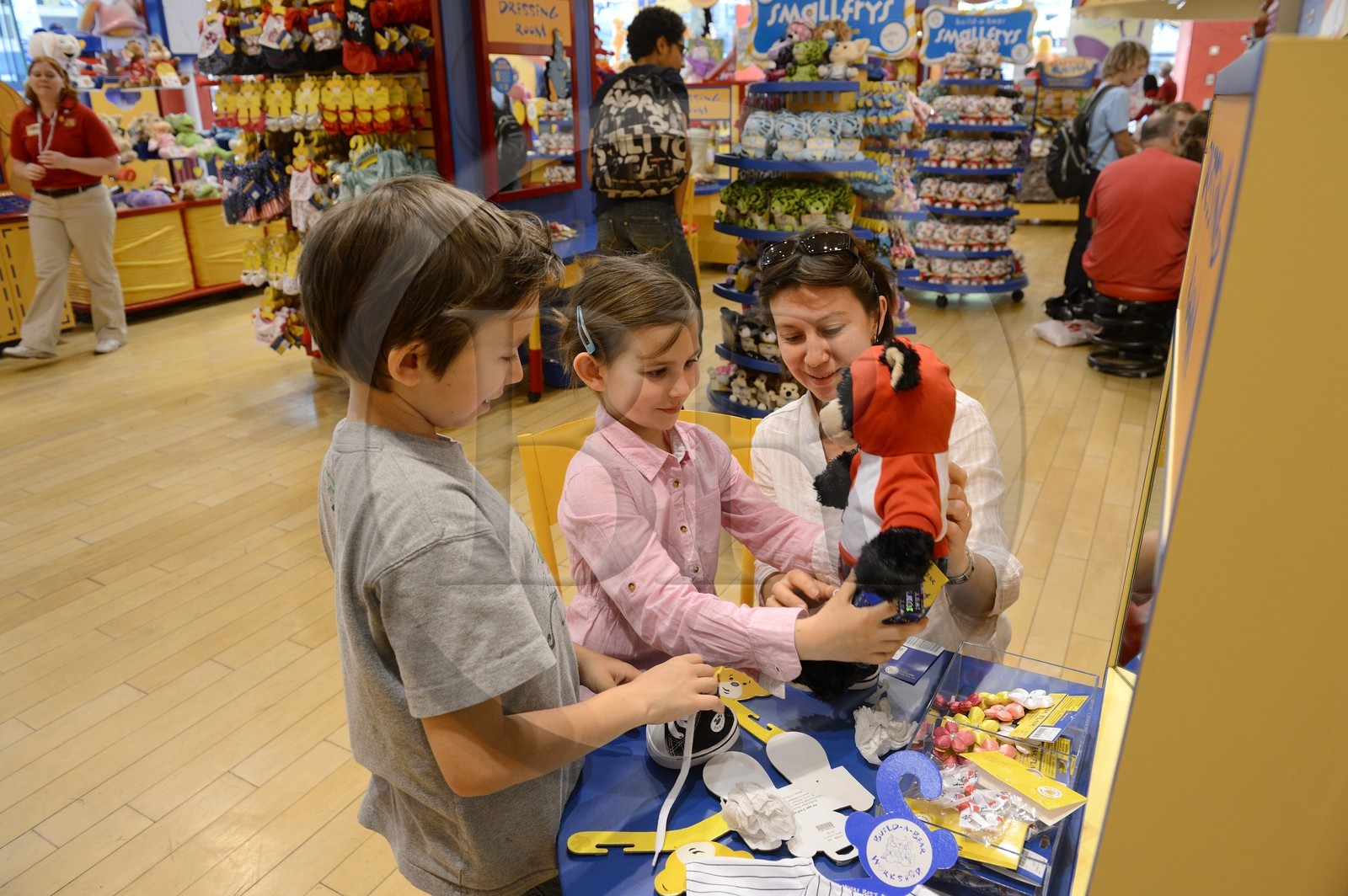 Etats-Unis, New York, Manhattan, Midtown, 5eme Avenue, le magasin Build-A-Bear, un atelier de jouets où les enfants peuvent personnaliser leurs ours en peluche avec un certificat de naissance