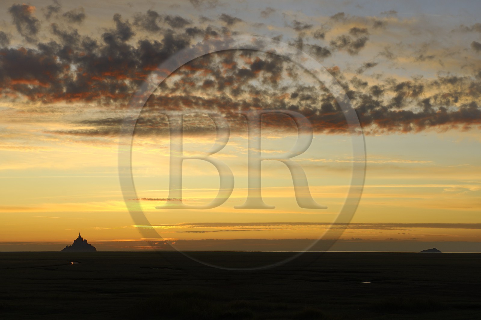 France, Manche (50), Baie du Mont-Saint-Michel, le Mont-Saint-Michel au coucher de soleil, classé Patrimoine Mondial de l'UNESCO