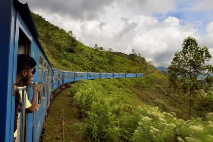 Sri Lanka, Central Province, the popular scenic train ride through the tea growing hill country between Hatton and Badulla, here between Great Western and Raddalla
