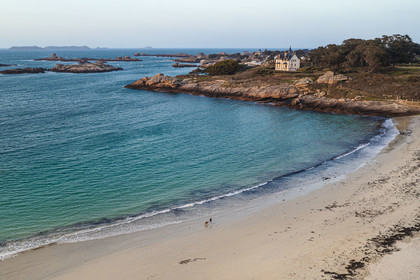 France, Cotes-d'Armor, Cote de Granit Rose, Trégastel, Grève Blanche beach (aerial view)