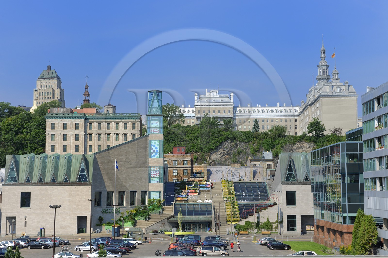 Canada, province de Québec, ville de Québec, Vieux-Québec classé Patrimoine Mondial de l' UNESCO, le musée de la Civilisation dominé par le Séminaire