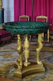 France, Yvelines (78), château de Versailles, classé Patrimoine Mondial de l'UNESCO, le Grand Trianon, salon des malachites, vasques de malachite (1809)