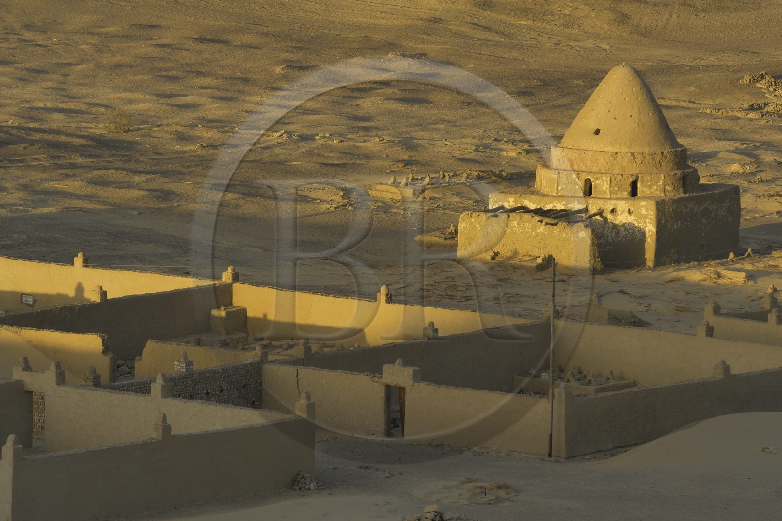 Egypte, Haute Egypte, désert libyque, oasis de Dakhla, vieux village de Al-Qasr, tombe d'un saint homme