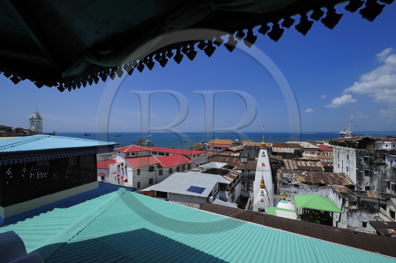 Tanzanie, archipel de Zanzibar, île de Unguja (Zanzibar), ville de Zanzibar, quartier Stone Town, classé Patrimoine Mondial de l' UNESCO, la vieille ville et un temple hindou