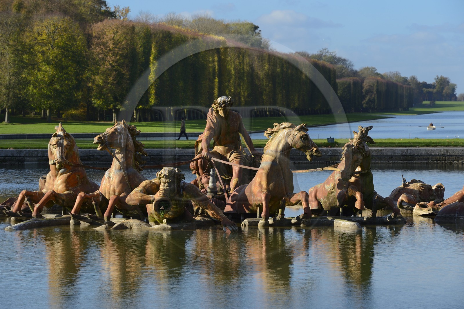 France, Yvelines (78), parc du château de Versailles, classé Patrimoine Mondial de l'UNESCO, le bassin d' Apollon et le Grand Canal
