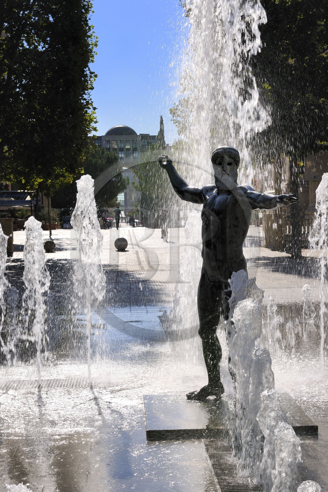 France, Hérault (34), Montpellier, quartier Antigone de l'architecte Ricardo Bofill, la fontaine de la place du Nombre d'Or