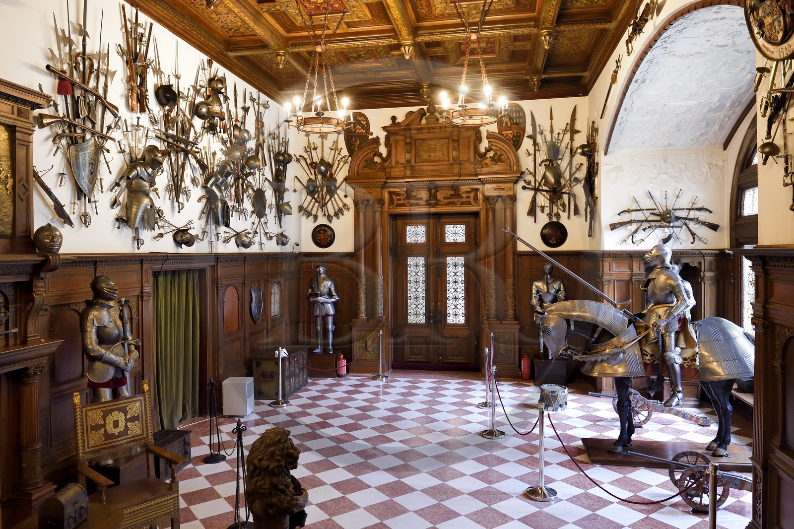 Roumanie, Valachie, Sinaia, château de Peles ancienne résidence royale édifiée de 1875 à 1883 pour le roi Carol Ier de Roumanie, la salle des armes