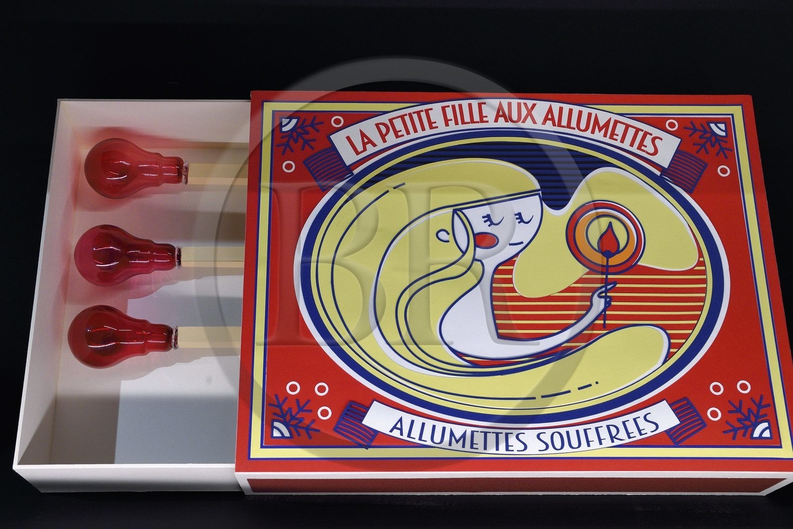 France, Bas-Rhin (67), Selestat, la Bibliothèque Humaniste, exposition sur les boules de Noël et les comptes, référence à la petite fille aux allumettes