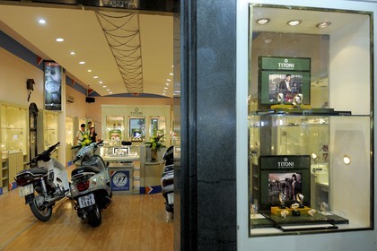 Vietnam, Hanoï, motorbikes parked in a shop selling watches because of the lack of parking places