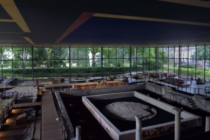 France, Dordogne (24), Périgord Blanc, Périgueux, musée Vesunna, Site-Musée Gallo Romain conçu par l'architecte Jean Nouvel (mention obligatoire), vestiges d'une grande demeure gallo-romaine ornée d'enduits peints, la domus de Vésone