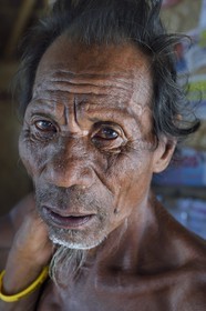 Philippines, Calamian Islands in northern Palawan, Uson Island in Coron Bay, village of Barangay Lajala, the seaweed diver-gatherer Danilo Magahon age 68 of the Tagbanua ethnic group