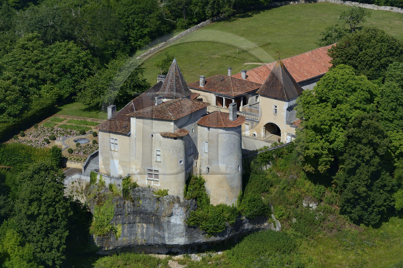 France, Dordogne (24), Périgord Vert, Valeuil, Chateau de Ramefort (vue aérienne)