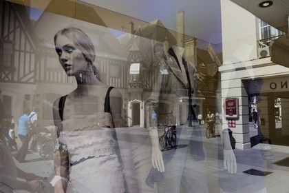 France, Calvados, Pays d'Auge, Deauville, shopwindow of a luxury store in the rue du Casino