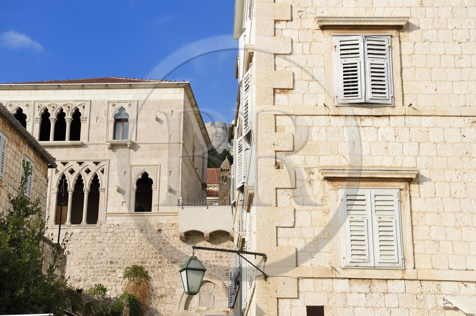 Croatie, Dalmatie, cote dalmate, Ile de Hvar, la ville de Hvar, le Palais Uzizic à la Porta Maestra