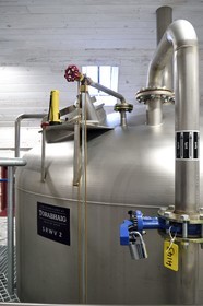 Royaume-Uni, Ecosse, région des Highlands, les Hébrides, Ile de Skye, Teangue, Distillerie de whisky Torabhaig, distillation du wash dans des alambics