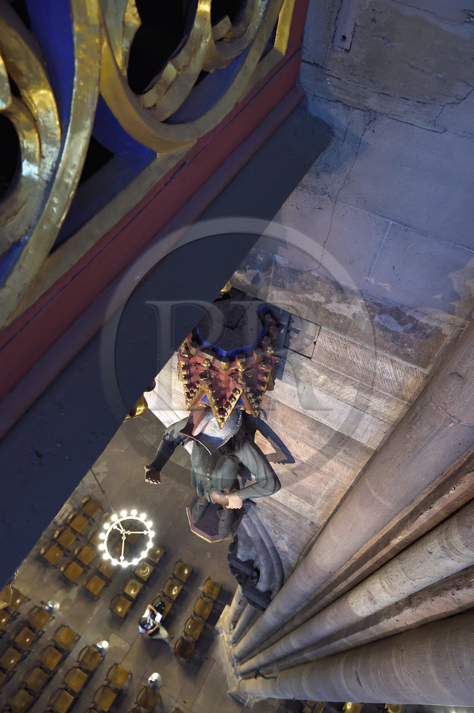 France, Bas-Rhin (67), Strasbourg, vieille ville classée au Patrimoine Mondial de l'UNESCO, la cathédrale Notre-Dame, l'automate appelé le Rohraffe (aussi Bretzelmann) sous le grand orgue qui domine la nef, de là les fidèles et le clergé se faisait insulter lors des offices des fêtes de la Pentecote