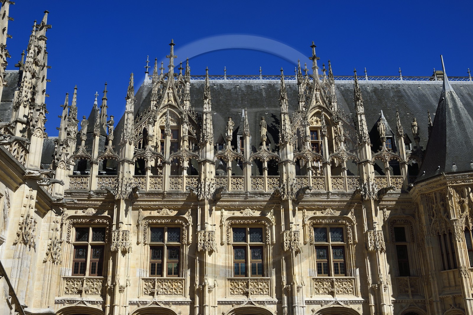 France, Seine-Maritime (76), Rouen, le Palais de justice de Rouen est l'ancien Parlement de Normandie et une des quelques réalisations de l'architecture gothique civile de la fin du Moyen Age en France, facade de la court