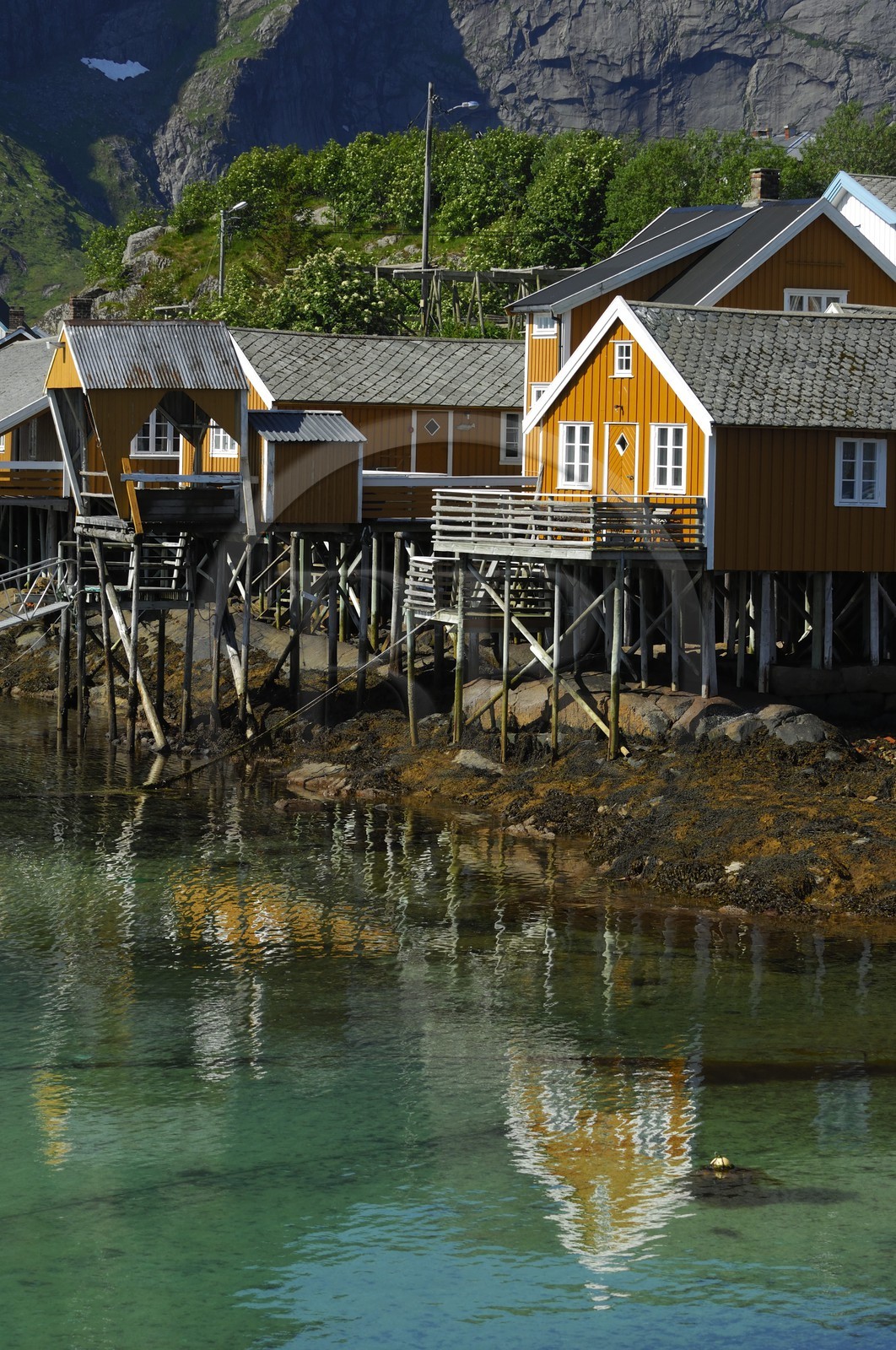 Norway, Nordland County, Lofoten Islands, Moskenes island, rorbuer (fishermen's huts) at Reine