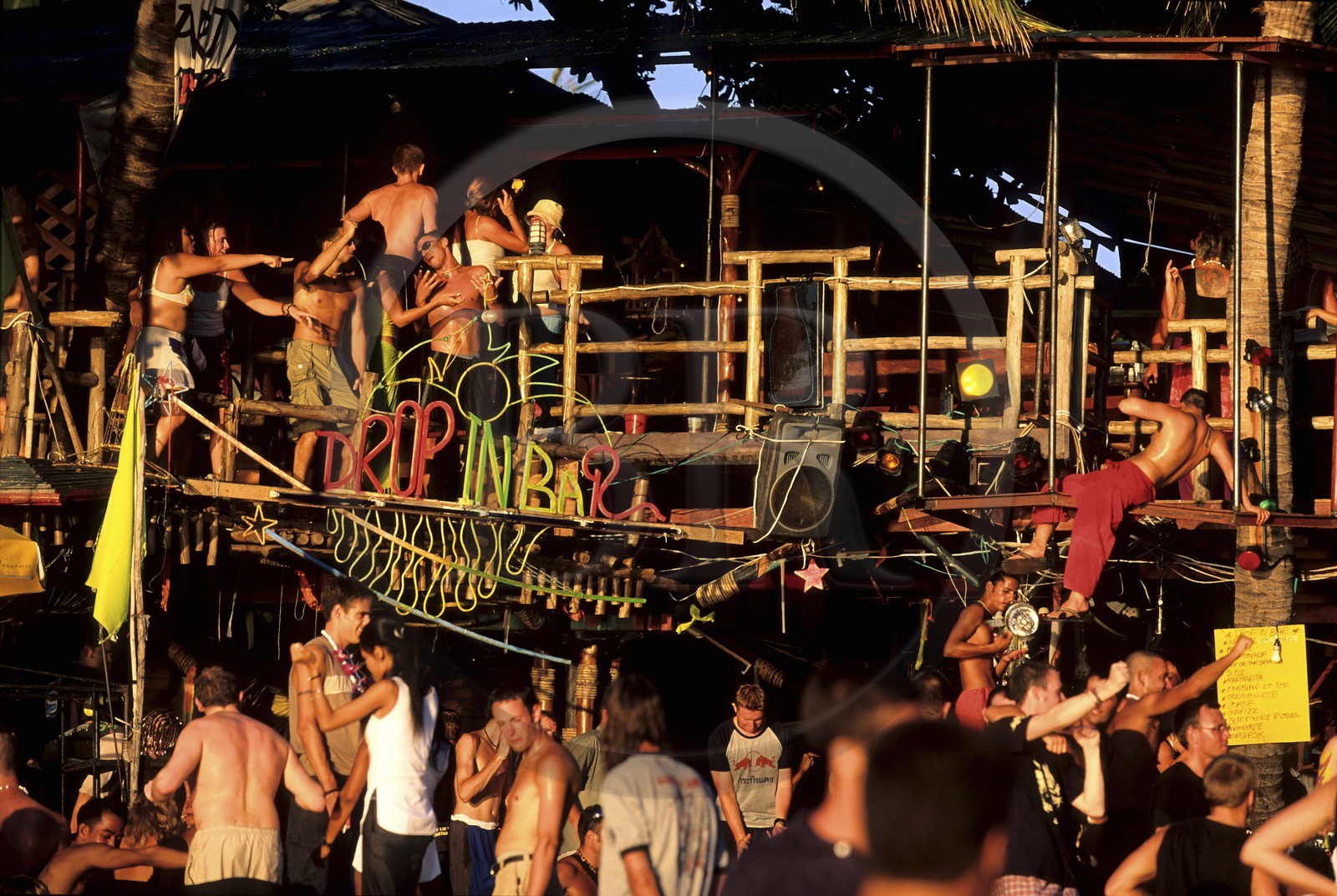 Thaïlande, Archipel îles Samui, Full Moon Party sur l' île de Koh Pha-Ngan, lever du soleil sur la plage de Had Rin