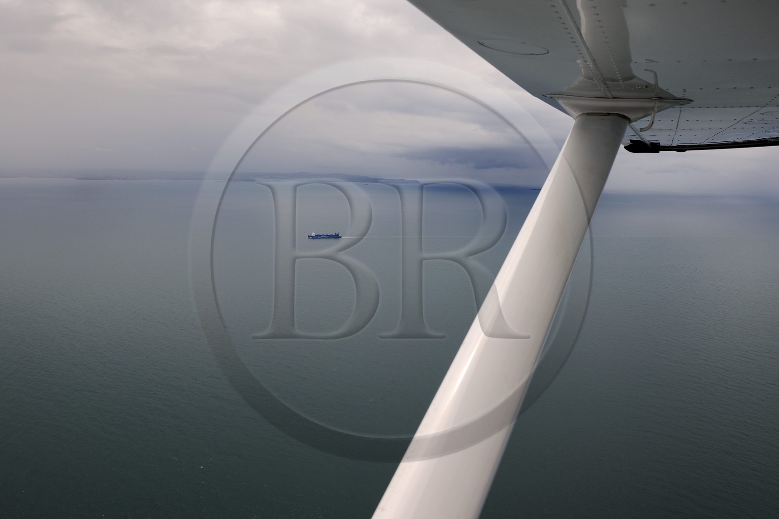 Royaume-Uni, Angleterre, cargo en Mer d'Irlande (vue aérienne)