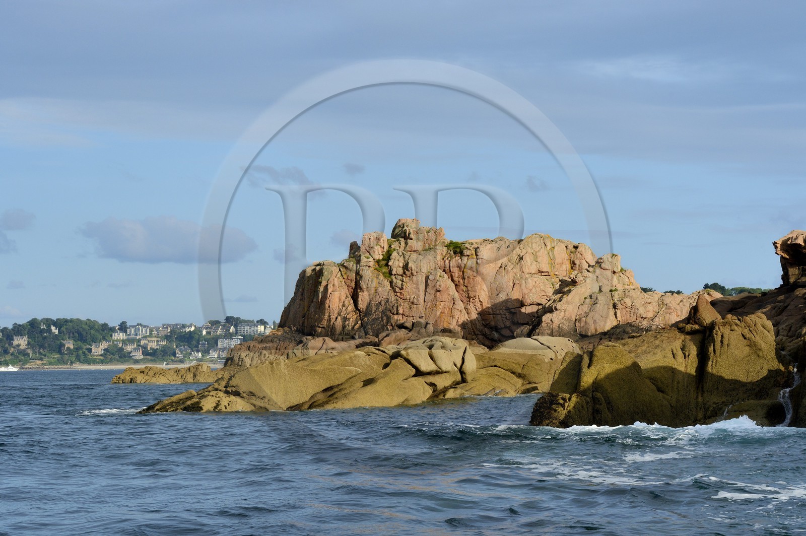 France, Côtes-d'Armor (22), Côte de Granit Rose, Perros-Guirec, Ploumanac'h, la pointe de Squewel France, Cotes-d'Armor, Cote de Granit Rose (the Pink Granite coast), Perros Guirec, Ploumanach, Pointe de Squewel
