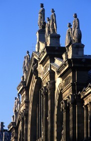 France, Paris (75), les statues de la façade de la gare du Nord