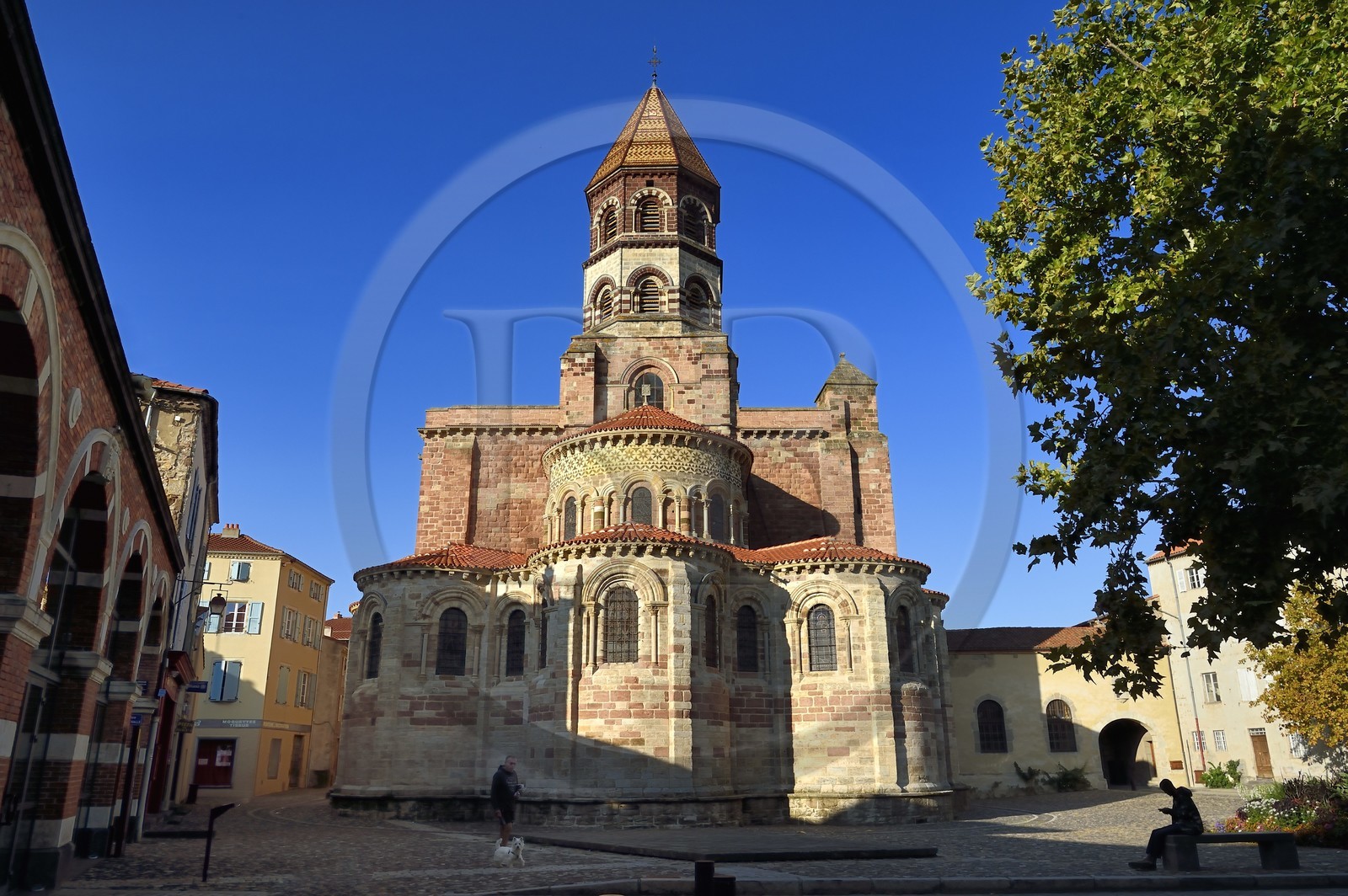 France, Haute-Loire (43), Brioude, la Basilique Saint-Julien de Brioude de style roman auvergnat, le chevet
