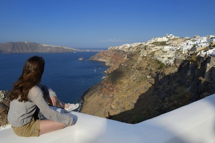 Grèce, Les Cyclades, mer Égée, île de Santorin (Thira ou Théra), le village de Oia qui surplombe la Caldera