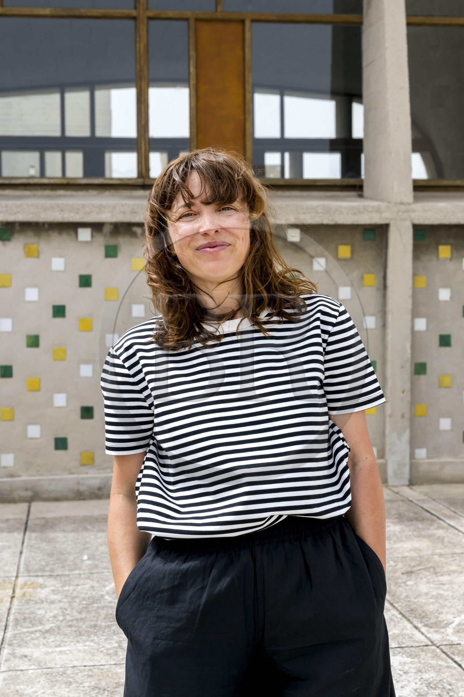 France, Bouches-du-Rhône (13), Marseille, oeuvre architecturale de Le Corbusier, classée Patrimoine Mondial de l'UNESCO, la Cité Radieuse par l'architecte Le Corbusier, Laura Serra Forest, co-fondatrice de Kolektiv, sur le toit-terrasse